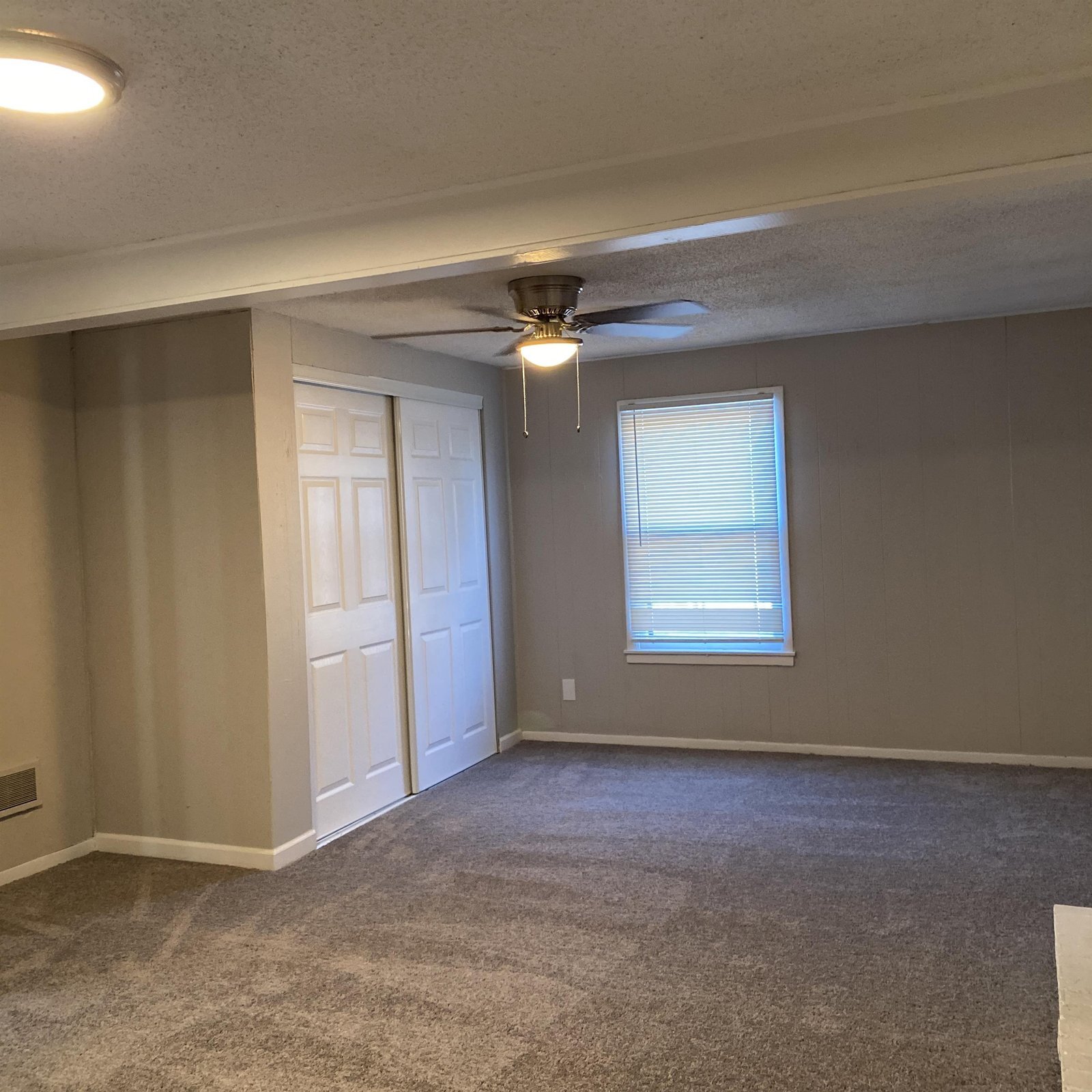 Building Photo - 332 N Cedar Ave