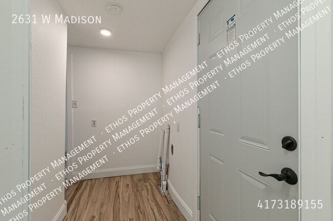 Building Photo - 2631 W Madison-
