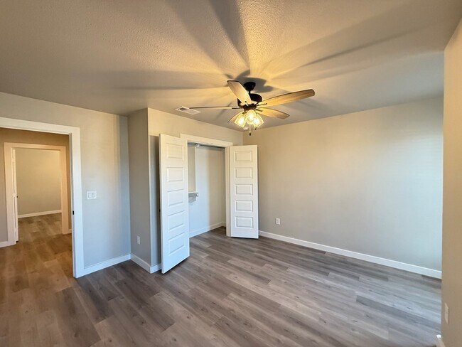 Building Photo - 6101 Poppy Dr