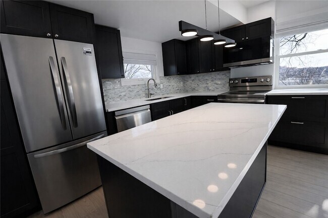 Building Photo - 107 Shoup St