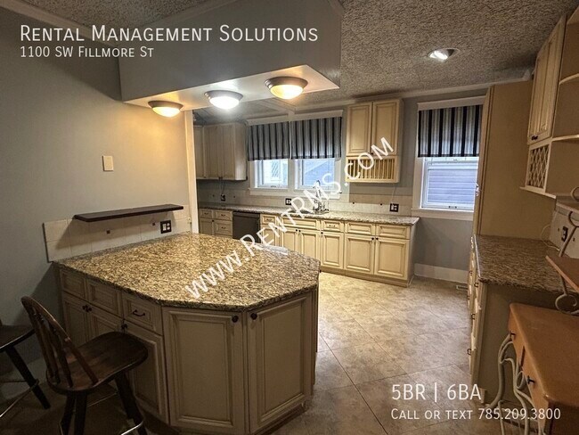 Building Photo - 1100 SW Fillmore St