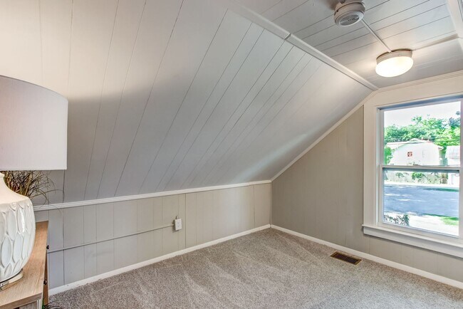 Building Photo - Charming historic home near downtown