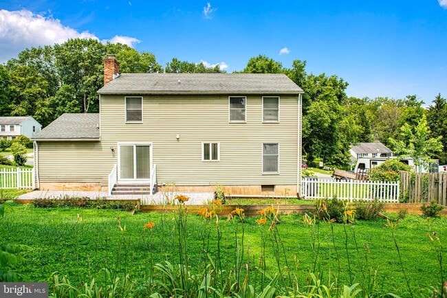 Building Photo - 703 E Broadway