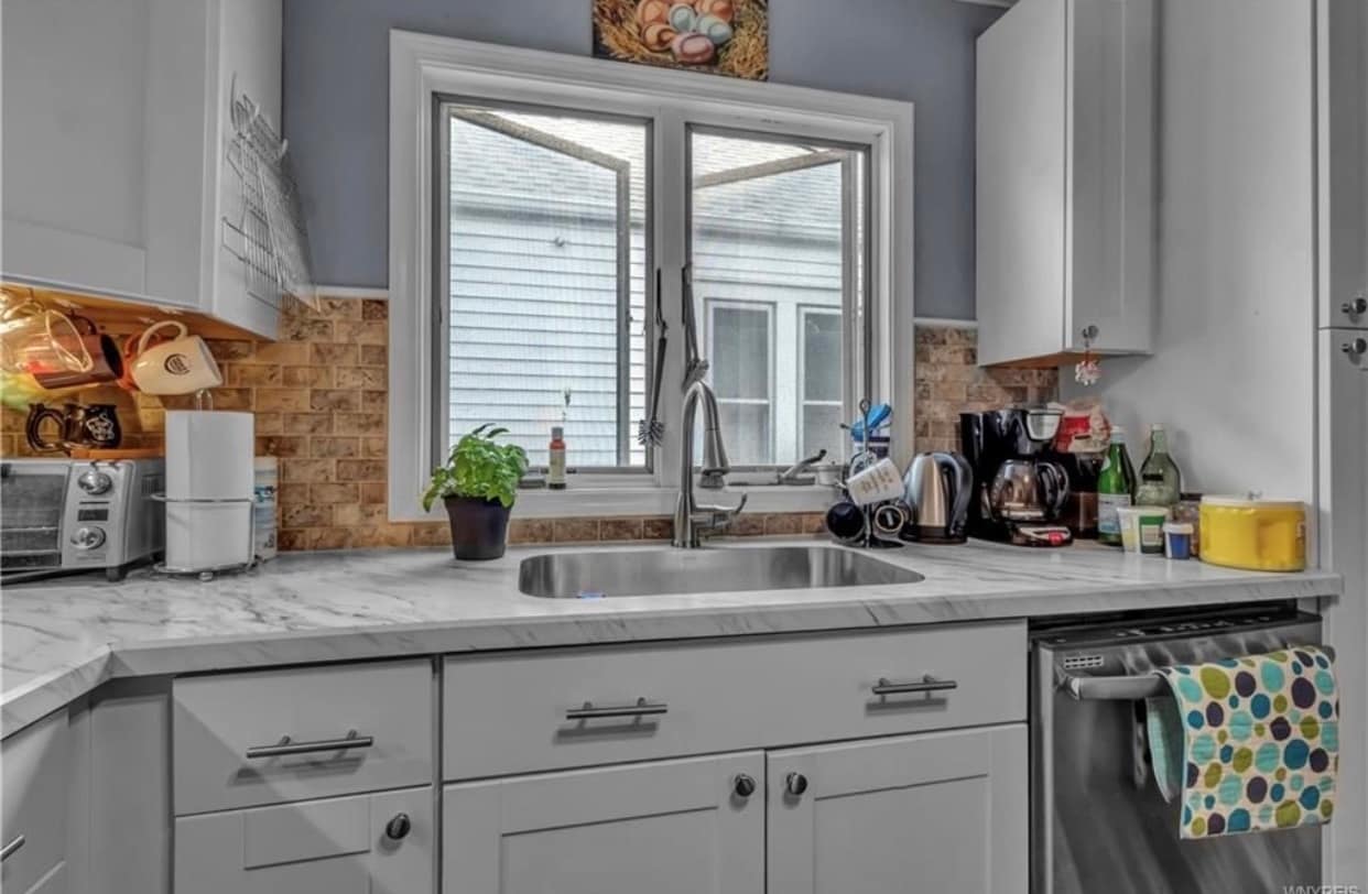 Kitchen - 558 Linden Ave