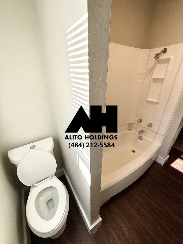 Building Photo - 1012 W Turner St