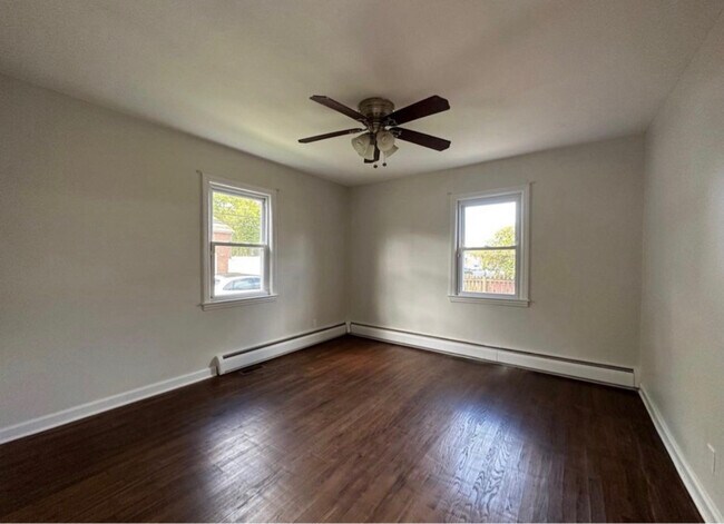 Building Photo - 32 Hazel St