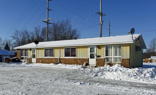 Building Photo - Walnut Street Apartments