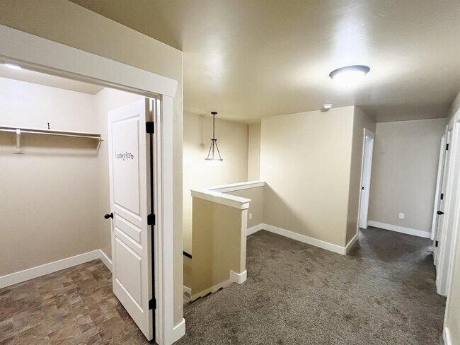 Building Photo - 1576 Venetian Way