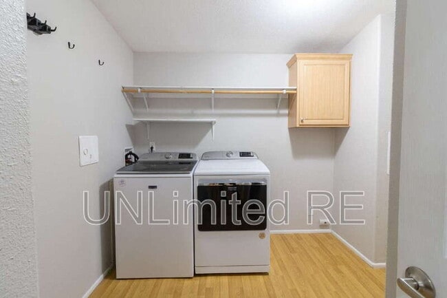 Building Photo - 1679 W Stephen Dr