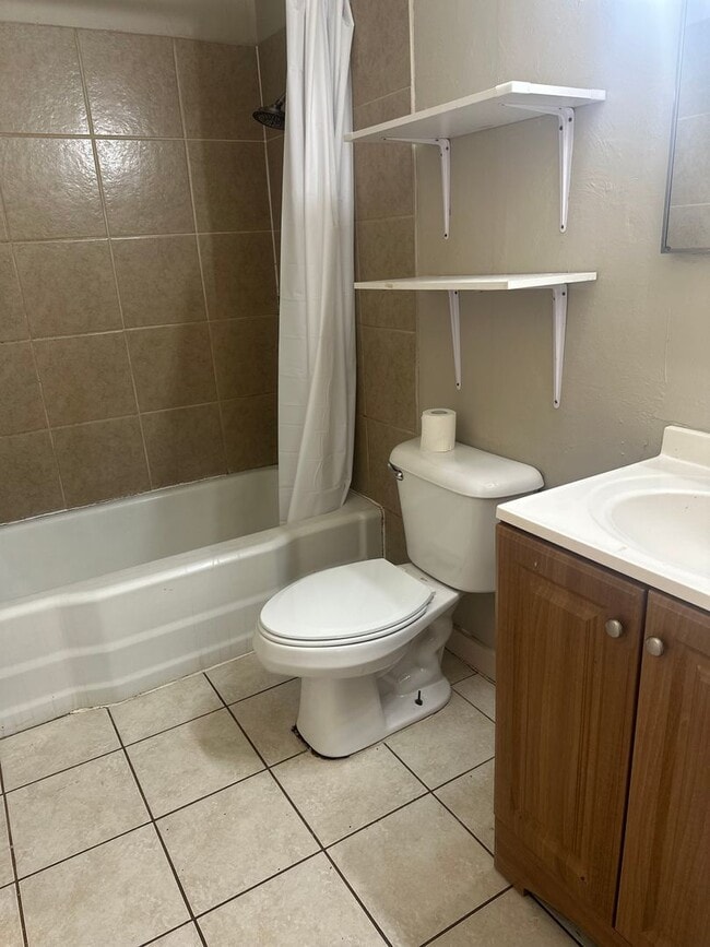 Building Photo - 3-Bed, 2-Bath Springdale Home with Split F...