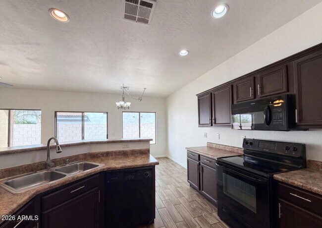 Building Photo - 606 W Beautiful Ln
