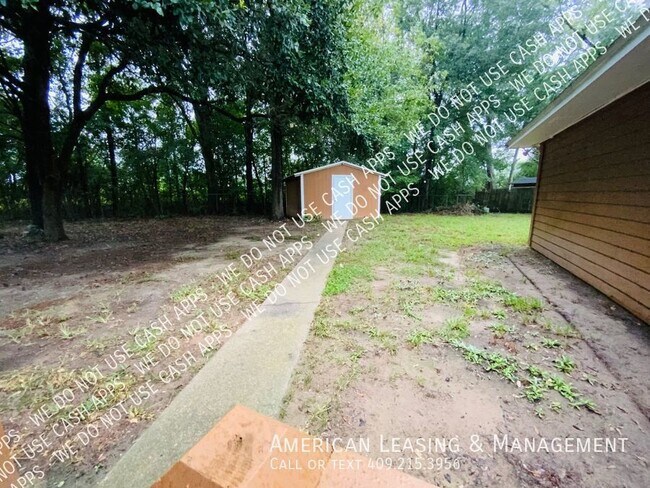 Building Photo - Perfect Home for anyone looking for a blen...