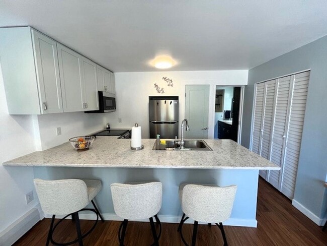 Building Photo - Winter Seasonal Rental- Summit Yacht Club 37