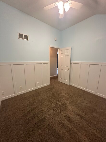 Building Photo - 2060 Waverly Ln