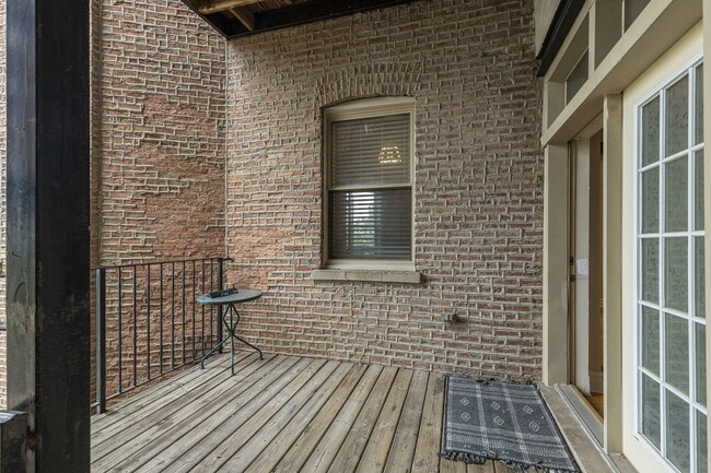 Building Photo - 5014 S King Dr