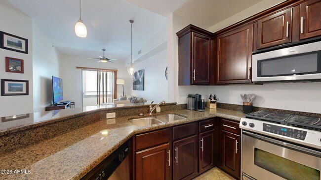 Building Photo - 945 E Playa Del Norte Dr