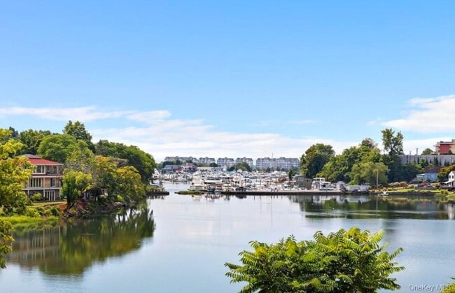 Building Photo - 220 Pelham Rd