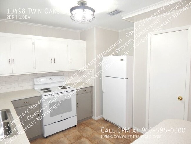 Building Photo - 10498 Twin Oaks Dr