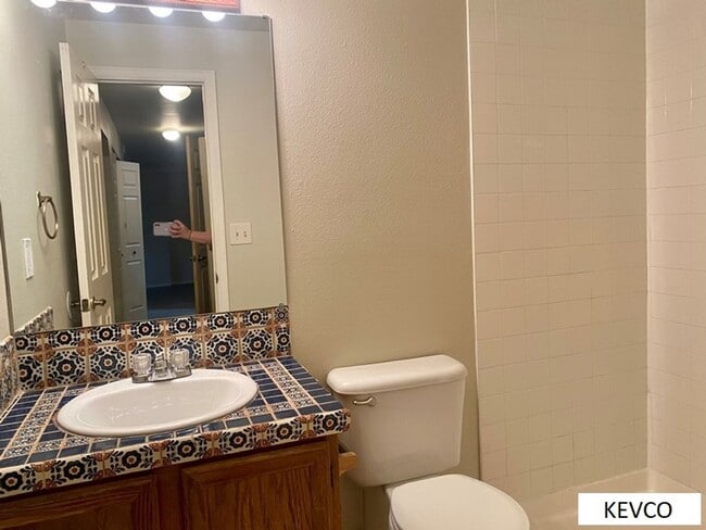 Building Photo - Fantastic Single Family Home, Ready to Make Home!