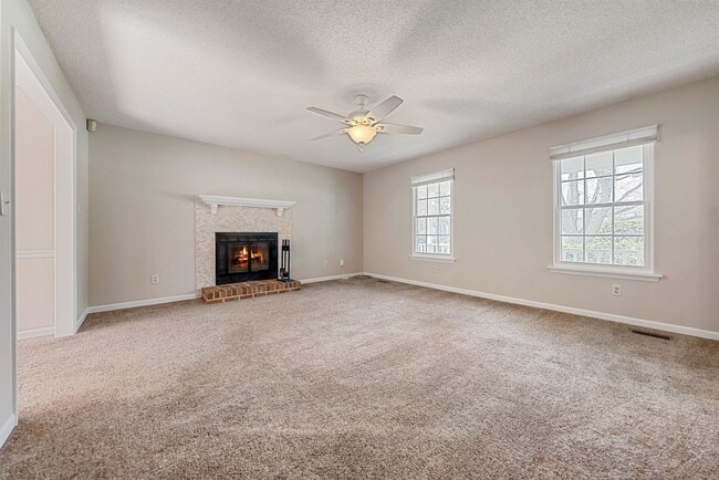 Building Photo - Peaceful and Convenient 3 Bed, 2.5 Bath Home