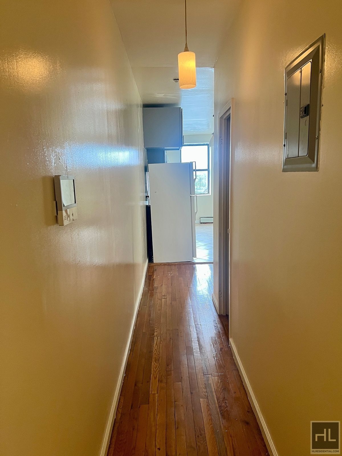 Building Photo - 4BR 1BA Historic Mixed Use Loft w/ Massive...