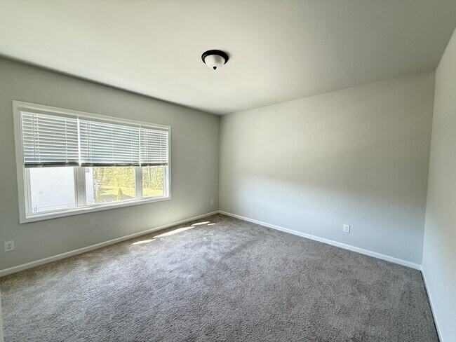 Building Photo - 1923 Westfall Lndg