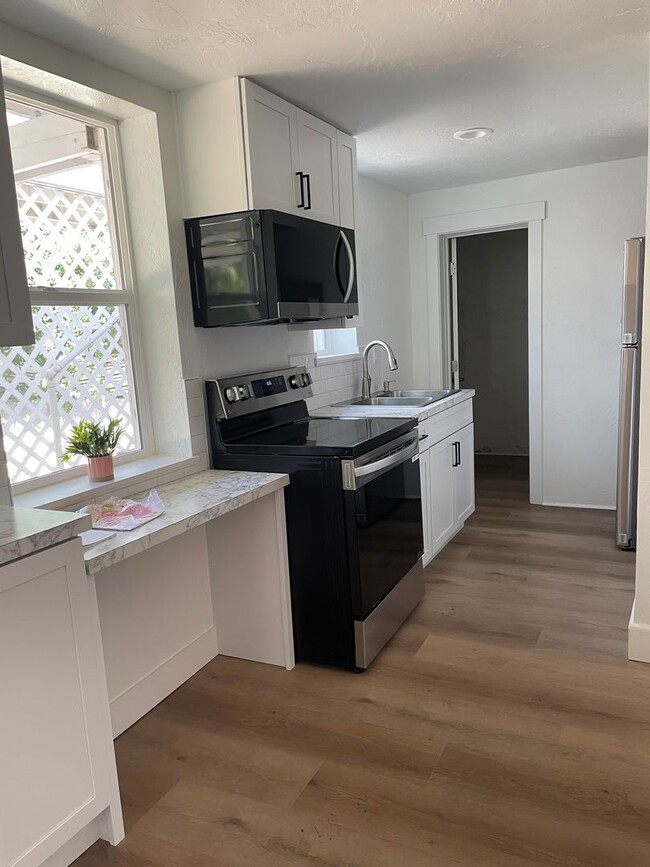 Building Photo - Beautiful 4 bed 3 bath