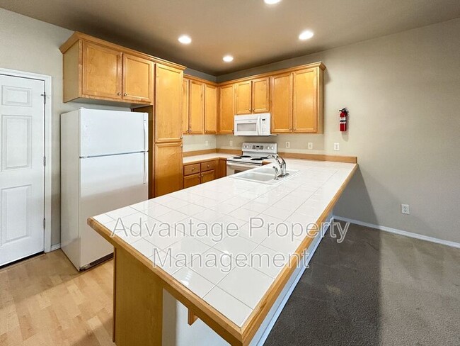 Building Photo - 3108 NW Morning Glory Dr