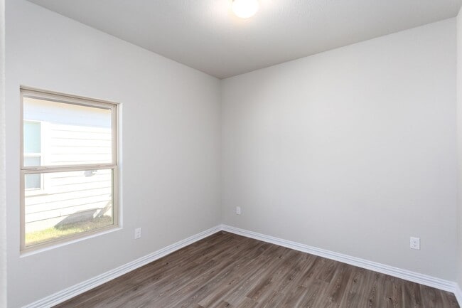 Building Photo - Luxury Duplex Near Randolph and Ft. Sam