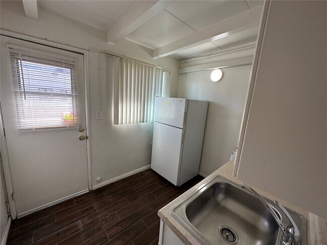 Building Photo - 1015 N Azusa Ave