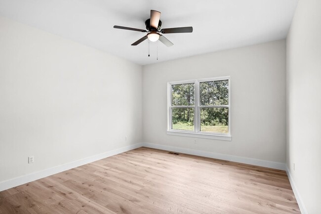 Building Photo - Luxury Rental!