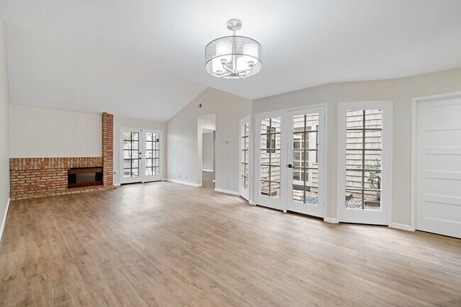 Building Photo - San Diego Desirable Del Cerro - APRIL FREE - 3 bed / 2 bath Attached Home w Garage, Patio, and A/C