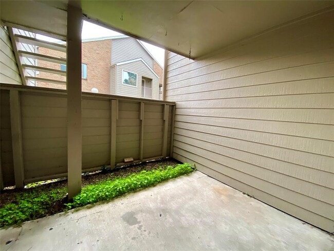 Building Photo - 6701 Sands Point Dr