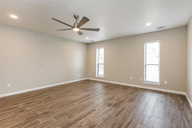 Building Photo - 7301 Skylark Ln