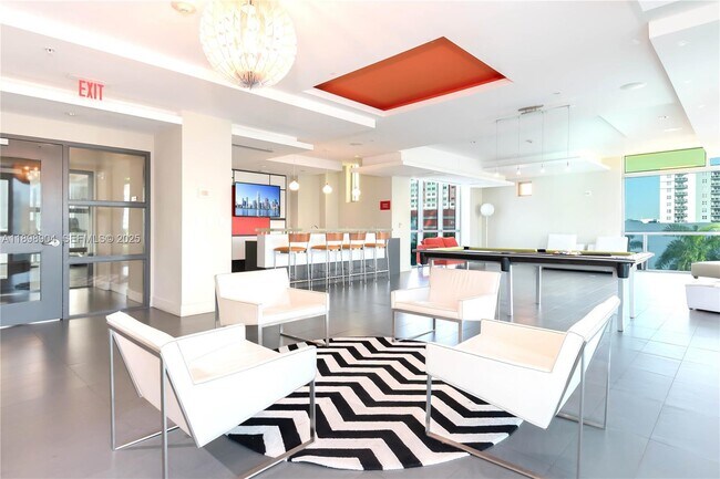 Building Photo - 333 NE 24th St