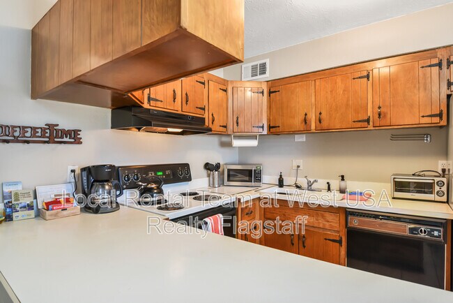 Building Photo - 2908 N Steves Blvd