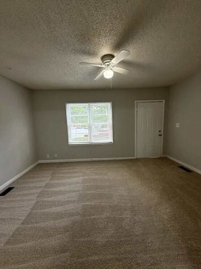 Building Photo - 450 Forrest Ridge Dr NW