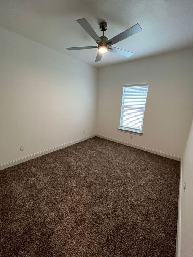 Building Photo - Beautiful 4 bed 2 bath home in Frenship!