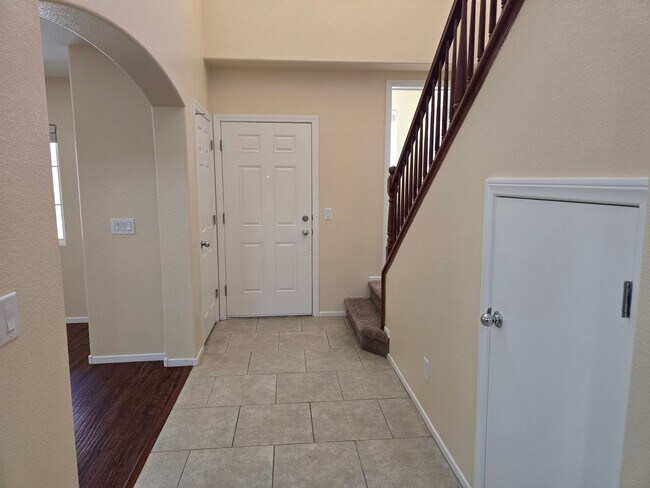 Building Photo - 9160 Column Ct