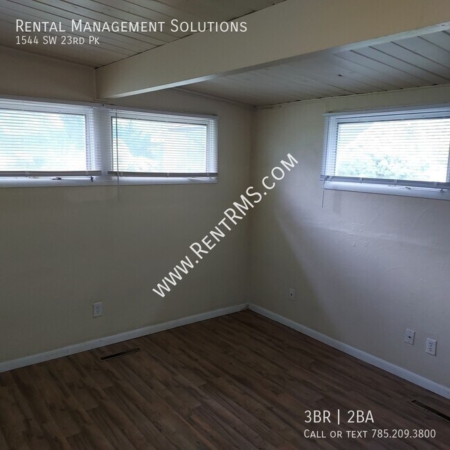 Building Photo - 1544 SW 23rd Park