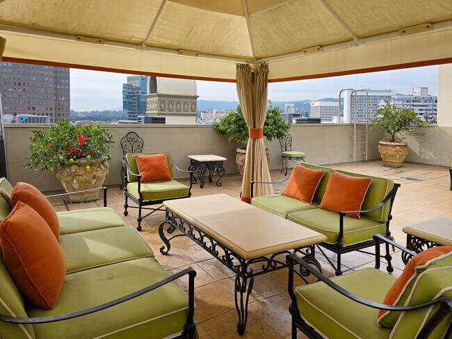 Building Photo - 10795 Wilshire Blvd