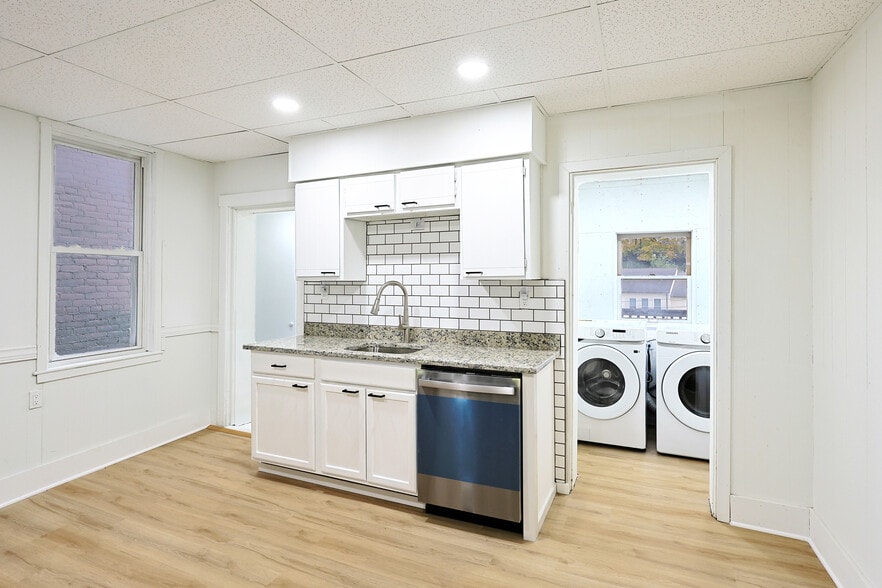 Building Photo - 329 Bedford St