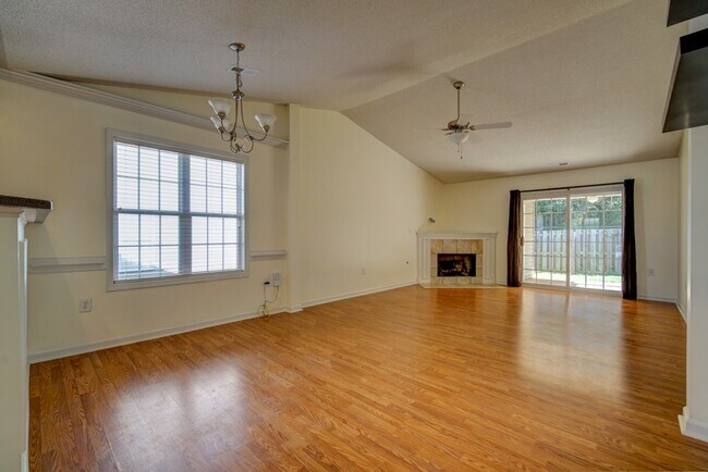Building Photo - Large 2 BR, 2 BA Dual Master Suite in Boiling Springs Convenient to Shopping, Dining, Easy Access...