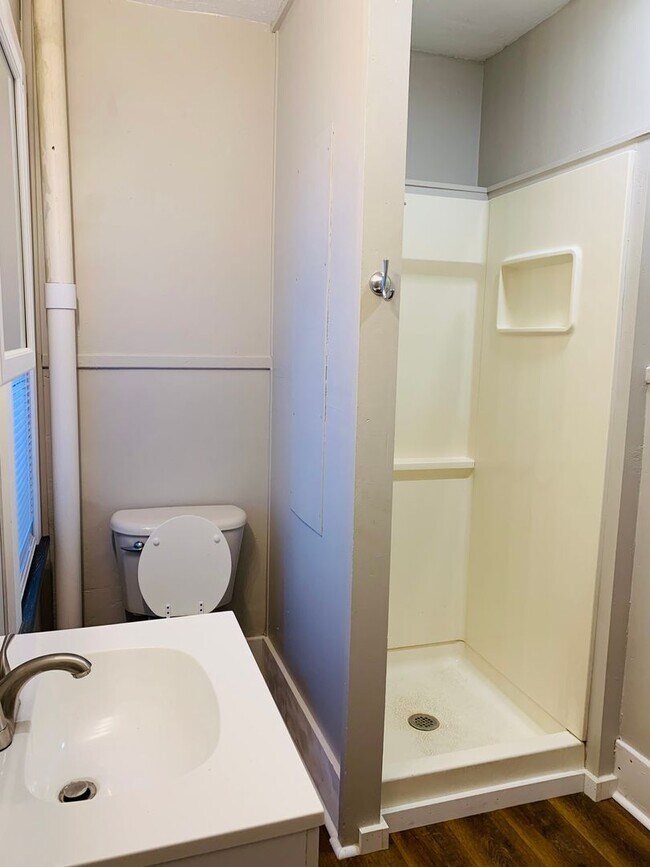 Building Photo - 385 E Perry St