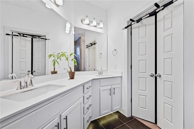 Building Photo - 7301 Oberon St