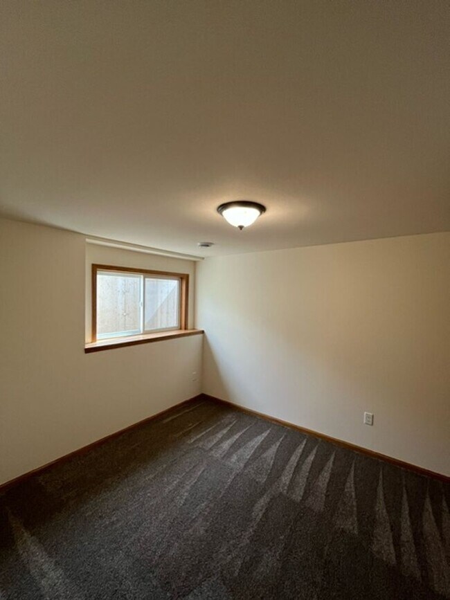 Building Photo - 517