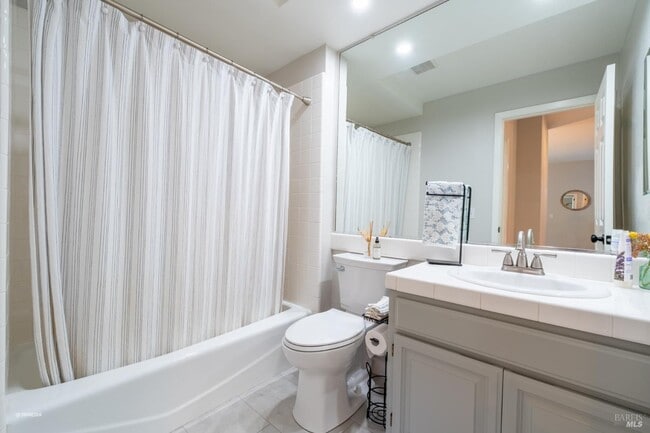 Building Photo - 517 Leafhaven Ln