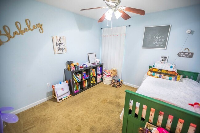 Building Photo - Charming Brick Home with Open Floor Plan & Great Outdoor Space in North Valdosta