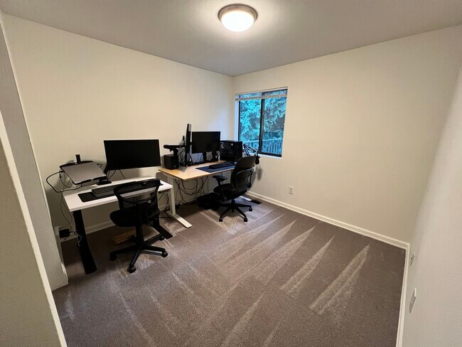 Building Photo - 3927 108th Ave NE