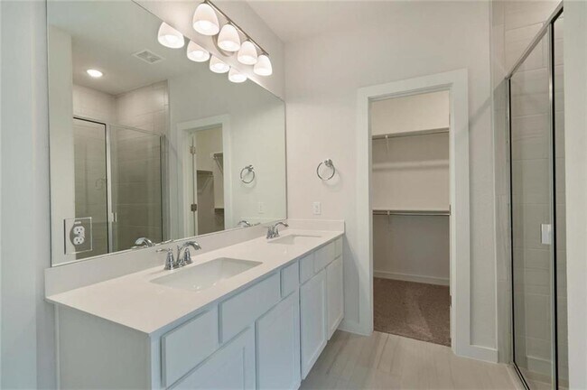 Building Photo - 205 Rosebush Dr
